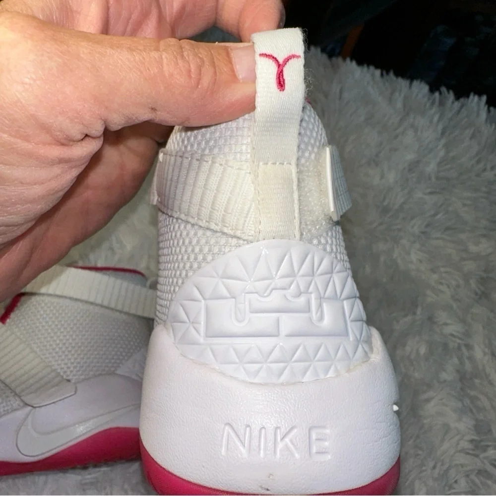 Nike 'Lebron Soldier 11' Kay Yow GS  918369-102 White Pink Cancer Sz 3y 4.5 Wm